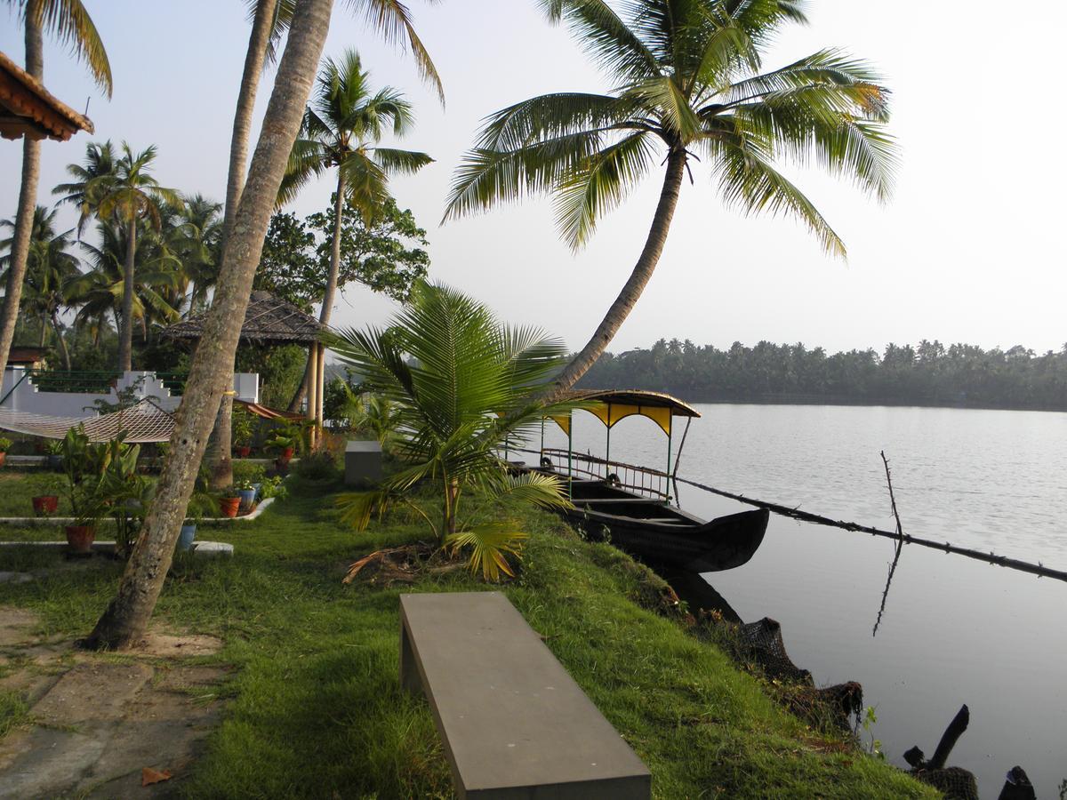Breeze Backwater Homes Kochi Eksteriør billede